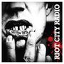 "SPITTING TEETH" steht auf den Lippen eines Gesichts, daneben "RIOT CITY RADIO" mit roten Farbspritzern. Schwarz-Weiß., LP