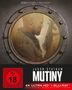 Text: Mutiny, Keine Gnade auf hoher See, Bald nur im Kino. Ein Mann mit Waffe klettert an einem Schiff im Sturm., 1 Ultra HD Blu-ray und 1 Blu-ray Disc