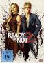 „Ready or Not 2“, FSK ab 16 freigegeben, zwei Frauen, eine mit Waffe, blutige Spritzer im Hintergrund., DVD
