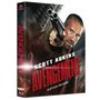 Titel: "AVENGEMENT". Name: "SCOTT ADKINS". Untertitel: "BLUTIGER FREIGANG". Ein entschlossener Mann mit einer Schrotflinte.