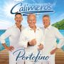 "Das Original aus dem TV, Calimeros, Portofino." Drei Männer in weißen Hemden auf einem Steg am Meer, sonnige und heitere Atmosphäre.