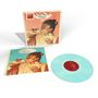 Text: "OUMOU SANGARÉ - MOUSSOLOU". Ein hellblaues Vinyl, Cover zeigt eine Frau mit Mikrofon in handgefertigter Kleidung., LP