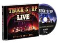 "TRUCK STOP LIVE" in großen Buchstaben, darunter "MIT EUCH UNTERWEGS". Ein Konzert mit beleuchteter Bühne. CD-Hülle., CD