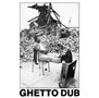 Text: "GHETTO DUB". Ein Mann sitzt entspannt auf einem Stuhl vor Trümmern, die Beine auf einem Kasten gestützt., CD