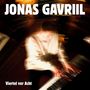 "JONAS GAVRIIL" oben, "Viertel vor Acht" unten. Verschwommene Aufnahme eines Mannes an einem Keyboard., LP