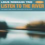 LINUS REBMANN TRIO, LISTEN TO THE RIVER. Unscharfes Gewässer und Bäume, STEREO Logo oben in Orange., CD