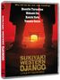 Oben steht: "Who will be the last man standing?". Darunter Namen. Unten: "SUKIYAKI WESTERN DJANGO". Hintergrund: Roter Himmel., 1 Blu-ray Disc und 2 DVDs