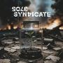 "SOLE SYNDICATE", "THE RECKONING". Pflanze in einem Glas, Hintergrund mit Flammen und Trümmern., CD