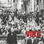 "WER IST DAS VOLK" und "PAUL BARTSCH & BAND" in weiß und rot. Illustration einer Menschenmenge, unscharf und strukturiert., LP