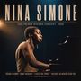 "NINA SIMONE. THE FRENCH RIVIERA CONCERT, 1965. Trouble in Mind, Be My Husband, I Loves You, Porgy, Children, Go Where I Send You." Eine Frau, elegant gekleidet, spielt Klavier., CD