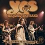 „YES BEYOND THE BAND: THE ULTIMATE PRE-YES COLLECTION“. Band auf Bühne, Sänger vorne in dynamischer Pose., LP