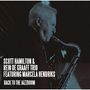 Text: "Scott Hamilton & Rein de Graaff Trio Featuring Marcela Hendriks. Back to the Jazzroom."  
Ein Musiker spielt Saxophon., CD