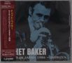 „Chet Baker: Live in Japan 1986 – Shibuya“ steht in großen, weißen Buchstaben auf einem Cover. Ein Musiker spielt Trompete.