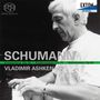 "Schumann", "Kreisleriana Op.16", "Kinderszenen Op.15", "Waldszenen Op.82", "Vladimir Ashkena". Ein Mann spielt Klavier.