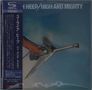 Oben steht "HIGH AND MIGHTY". Ein Segelflugzeug mit Pistole als Rumpf schwebt am blauen Himmel. 