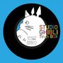 STUDIO GHIBLI 7inch BOX. Illustration einer Schallplatte mit Totoro im Zentrum auf blauem Hintergrund.