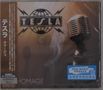 Auf dem Cover steht "TESLA" und "HOMAGE". Ein Vintage-Mikrofon ist abgebildet, links sind japanische Schriftzeichen., CD