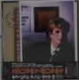Texte: "RETRO-NO YOUTH KESS", "NOV 1985", "STUDIO". Eine Person im Anzug, teils im Schatten. Uhr im Hintergrund., CD