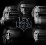 "LEX LEGION" in einer metallischen Schrift, darüber fünf ernst dreinblickende Männer in Schwarz-Weiß-Tönen., CD