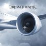 "Dream Theater", "Live at Luna Park". Ein Mann fährt auf einem Einrad im Triebwerk eines großen Flugzeugs in den Wolken.
