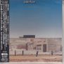 „Little Feat“ oben. Japanische Schriftzeichen links. Gebäude beschriftet mit „Ocean Front Market“ und „Watch Box“., 2 CDs