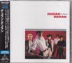 "Duran Duran" steht in rotem Text auf weißem Hintergrund; darunter ein Foto von fünf jungen Männern in modischer Kleidung., CD