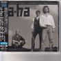 Covertext: "EAST OF THE SUN WEST OF THE MOON", "a-ha". Schwarz-weißes Foto von drei Männern draußen., CD