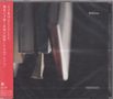 Ein Albumcover mit Texten: "Biblion", "DEZOLVE", japanische Texte auf rotem Balken links., CD