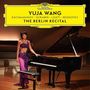 "Yuja Wang. Rachmaninov, Scriabin, Ligeti, Prokofiev. The Berlin Recital." Frau in lila Kleid am Flügel in einem Saal.