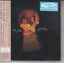Text "I SAID I LOVE YOU FIRST ...AND YOU SAID IT BACK". Zwei Personen sitzen auf einem Bett in freundlicher Atmosphäre., CD
