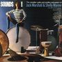 "SOunds!" Jack Marshall & Shelly Manne mit Percussion. Eine Person in Blau sitzt auf einer großen Trommel mit Instrumenten., CD