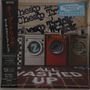 "Cheap Trick" und "All Washed Up" in Graffiti-Stil. Drei bunte Waschmaschinen vor einer Backsteinwand, japanischer Text links., CD