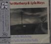"Pat Metheny & Lyle Mays" steht oben. Darunter eine düstere Landschaft mit Telefonmast und altem Telefonhörer., CD