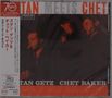 „STAN MEETS CHET“ und darunter „STAN GETZ CHET BAKER“. Links sind zwei Männer mit Instrumenten in einem dunklen Bild., CD
