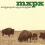 Oben steht „mxpx“ in Grün, darunter „slowly going the way of the buffalo“. Eine Gruppe von Büffeln auf einer Wiese., CD