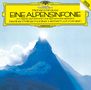 „EINE ALPENSINFONIE“ von Richard Strauss, Berliner Philharmoniker, Herbert von Karajan. Ein Berggipfel vor blauem Himmel.