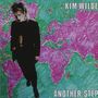 Text: "KIM WILDE" und "ANOTHER STEP". Eine Frau steht vor einer bunten Weltkarte., 3 CDs und 1 DVD
