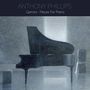 "Anthony Phillips, Gemini - Pieces For Piano." Ein dunkles Klavier in einem grauen Raum, minimalistisch und ruhig.