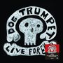 „DOG TRUMPET LIVE FOREVER“ um einen stilisierten Totenschädel. Design auf schwarzem Hintergrund., LP