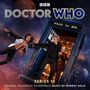 "DOCTOR WHO. SERIES 10. ORIGINAL TELEVISION SOUNDTRACK MUSIC BY MURRAY GOLD." Zwei Personen vor einer fliegenden, blauen Box im Weltraum., 2 CDs
