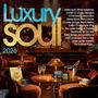 "Luxury Soul 2026" und Künstlerliste. Elegante Bar-Szene, gedämpftes Licht, Tische mit Champagnerflaschen und Gläsern., CD