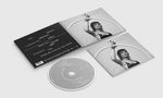 CD-Cover und Hülle; Titel "Cerchi" von Erica Mou. Frau hält einen Reifen, schlichtes Schwarz-Weiß-Design., CD