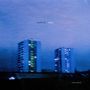 Text: "nocturnal blues". Zwei unscharfe Hochhäuser vor blauem Himmel., LP