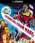 "Invaders from Mars" in roten Buchstaben. Science-Fiction-Illustration mit Aliens, Menschen in Panik und einem großen Roboter.
