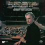Text über Musikwerke von Sibelius, dirigiert von Herbert von Karajan. Er steht in einem Konzertsaal.