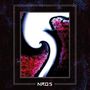 Text: "NRG5". Abstrakte Kunst mit verwirbelten weißen und roten Formen auf dunklem Hintergrund., LP