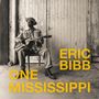 Texte: "ERIC BIBB", "ONE MISSISSIPPI". Schwarz-Weiß-Foto einer Person mit Gitarre, sitzt vor Holztür., CD
