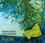 Texte: "KRISHNA GOINEAU", "JAVIER HERNANDO", "REVENIR". Ein abstraktes Bild mit blau-grünen Tönen und einem gelben Stein.