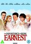 "The Importance of Being Earnest" in großer Schrift. Oben die Namen der Schauspieler, darunter eine Gruppe von elegant gekleideten Personen., DVD