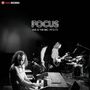 „FOCUS: LIVE AT THE BBC 1972-73“. Eine Band spielt, Keyboard im Vordergrund, Gitarrist und Schlagzeuger hinten., LP